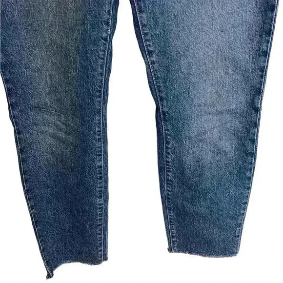 GOOD American Good Classic Slim Fit Raw Hem in Blue940 Size 10/30 - Picture 4 of 8